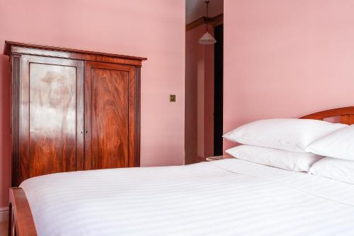Pied Bull Court by Onefinestay