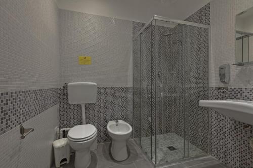 Double or Twin Room with Balcony image 3