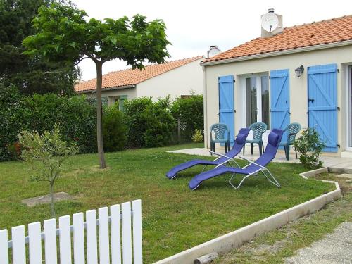 Une sympathique maison de vacances aux volets bleus - Location saisonnière - Le Fenouiller