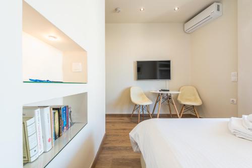 Stunning Acropolis view at City Center - image 3