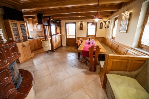 Equipements, Holiday Home Mirt with HotTub & Sauna in Bizeljsko