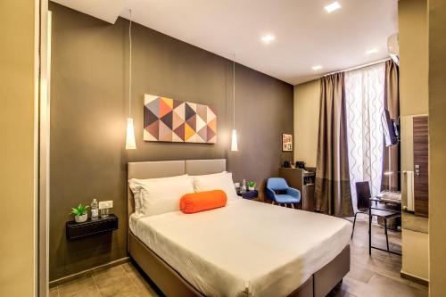 Deluxe Double or Twin Room image 9