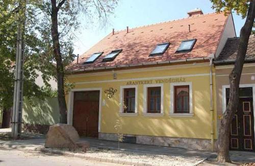 Aranykert Vendégház - image 13