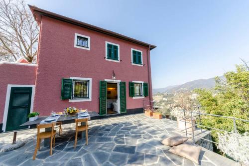  ALTIDO Villa Diana Family Suite with SwimmingPool, Pension in Zoagli
