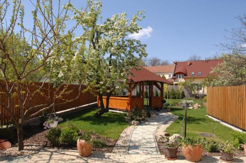 Aranykert Vendégház - image 2