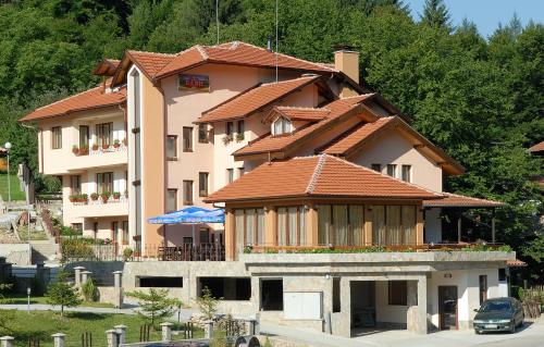 Restorāns, Blyan Family Hotel in Chiflik