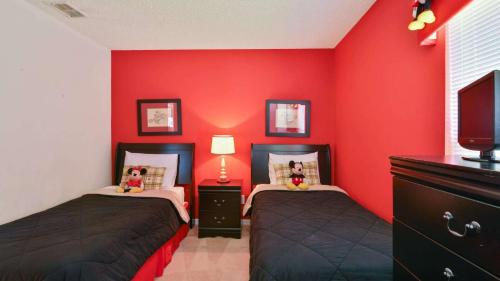Shooting Star - Family friendly 4 bed pool home on Emerald Island Resort - close to Disney World! thumb 2