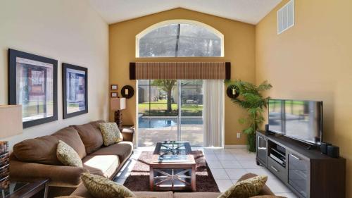 Shooting Star - Family friendly 4 bed pool home on Emerald Island Resort - close to Disney World! thumb 4
