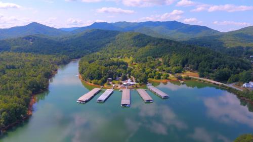 Boundary Waters Resort & Marina in Hiawassee, USA