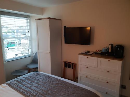 Compston House B & B - image 13