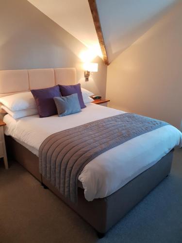 Compston House B & B - image 3