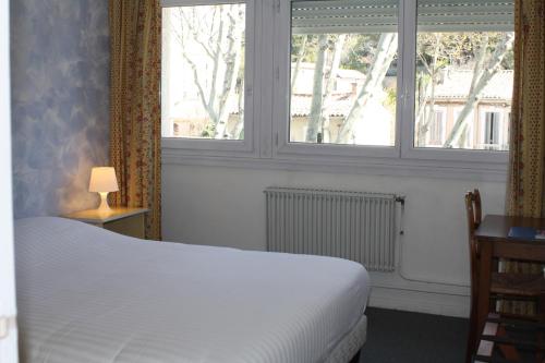 Logis Hotel du Midi - image 10