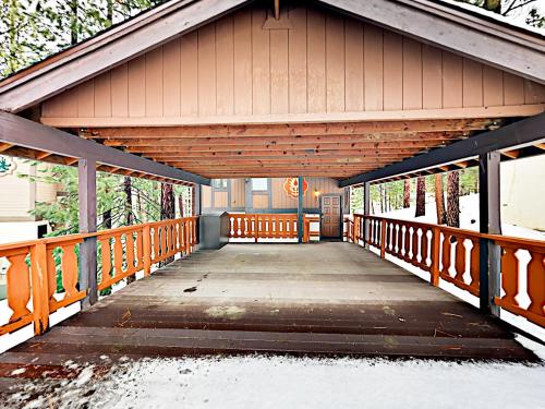 Peaceful Timber Home Home - main image