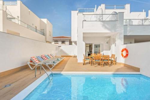 Nerja Villa Sleeps 6 Pool Air Con WiFi gîte à louer Nerja