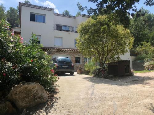 CAMPAGNE LES PINS gîte à louer Saint-Marc-Jaumegarde