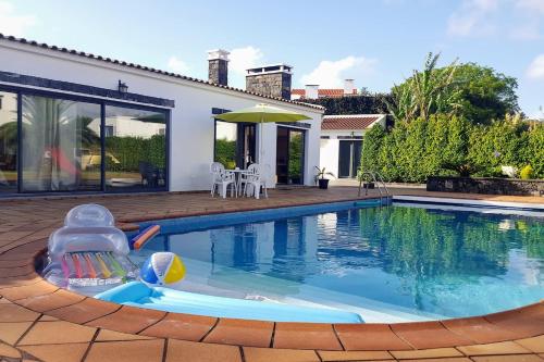  Green House (Pool & Barbecue) in Ponta Delgada