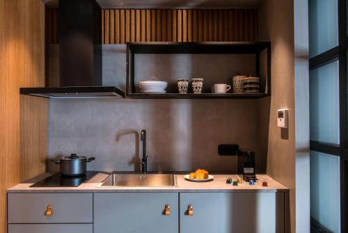 King's Blue, Urban Suites 3