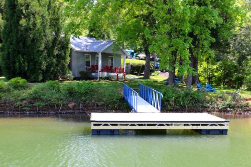 Boundary Waters Resort & Marina