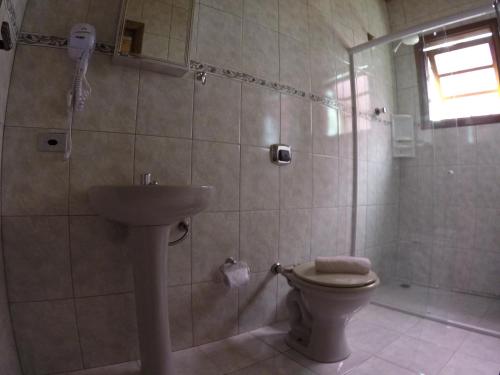 Standard Double Room image 9