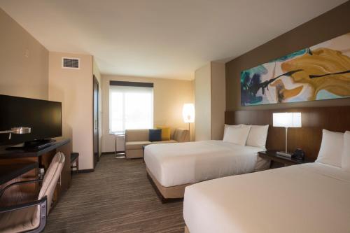 Hyatt Place Aguascalientes/Bonaterra Room Type - Specialty Double Room with Sofa Bed Hyatt Place Aguascalientes/Bonaterra Room Type - Specialty Double Room with Sofa Bed