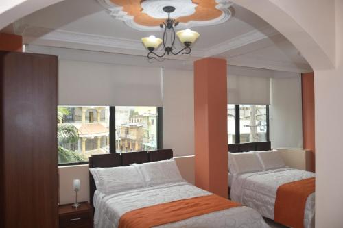 2 queen beds