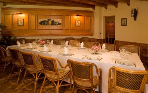 Restaurant, La Cueva Park in Jerez de la Frontera