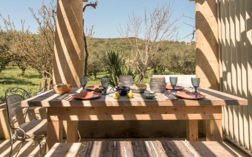 Létesítmények, Ag Thekla Est 1924 in Egyéb