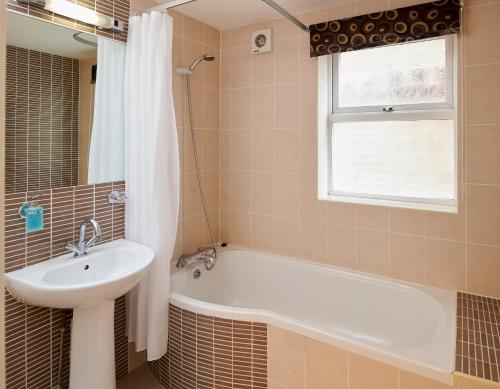 Revado Hotel - main image