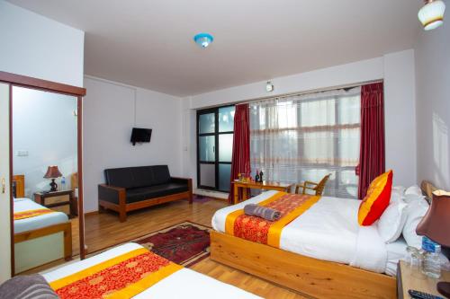 room detail thumbnail 1