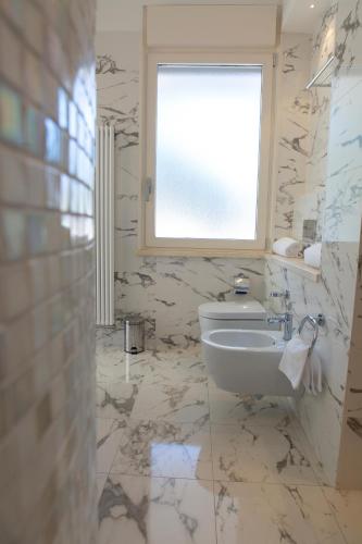 Aurum Suites - Tap to explore photos