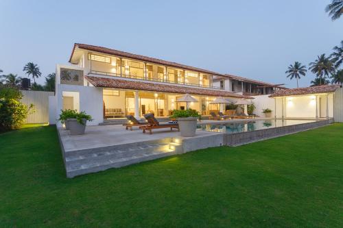 Villa with Sea View image 3