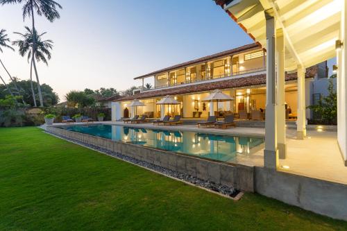 Three-Bedroom Villa image 6