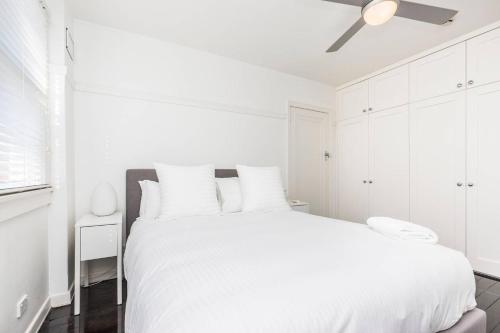 Two Bedroom Apartment in Elizabeth Bay/Potts Point - image 1