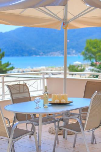  Sunny by the Beach in Chrisi Ammoudia