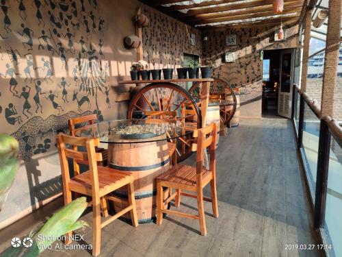 Red sparrow in Pothamedu