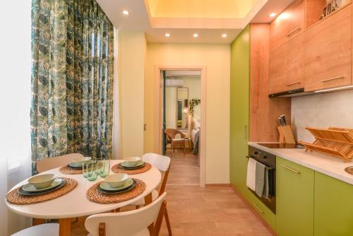 Cozy Jungle Oasis 1BD Apartment with Terrace in Sofia Center by Flat Mаnager, Sofia (photo 10)