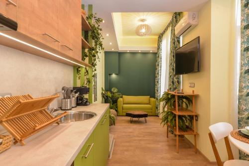 Cozy Jungle Oasis 1BD Apartment with Terrace in Sofia Center by Flat Mаnager, Sofia