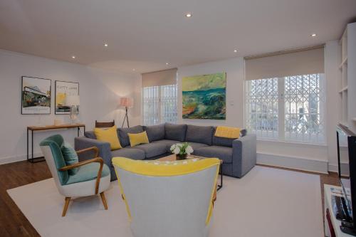 Luxury 3 Bedroom Home By South Kensington, , London