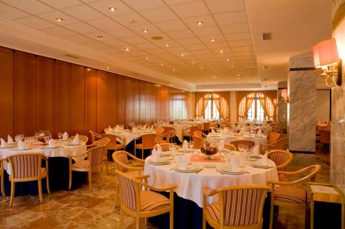 Restaurant, La Cueva Park in Jerez de la Frontera