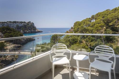 ARTIEM Audax - Adults Only Located in Cala Galdana, Artiem Audax - Adults Only is a perfect starting point from which to explore Menorca. The property features a wide range of facilities to make your stay a pleasant experience.