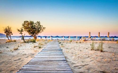 Beach, Oceana Suites in Vamos