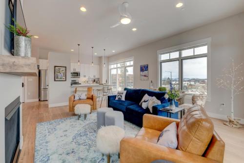 New Luxury Loft #1 With Huge Hot Tub & Great Views - 500 Dollars Of FREE Activities & Equipment Rentals Daily in Winter Park, USA