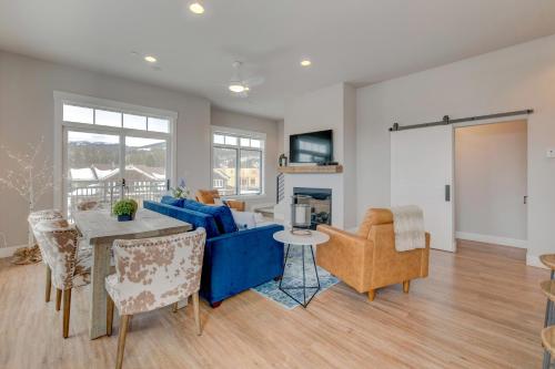 New Luxury Loft #1 Near Resort With Huge Hot Tub & Views -FREE Activities & Equipment Rentals Daily - image 7