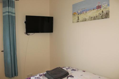 Three-Bedroom House image 10
