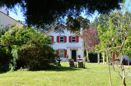  Excepcional chalet en primera línea de playa en Cabañas. in Cabañas