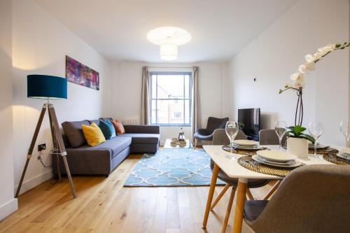 Urban Living's ~ King Edward Luxury Apartments in the heart of Windsor - image 7