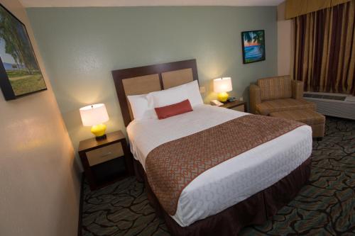 Key West Inn - Fairhope - image 3
