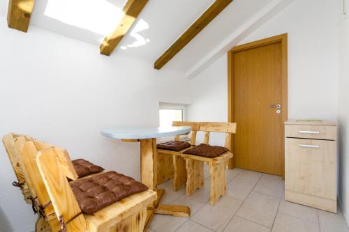  Apartments Šumski Kutak in Fužine