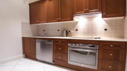 Superior Apartment With Views - image 4