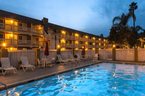 Ramada by Wyndham Costa Mesa/Newport Beach